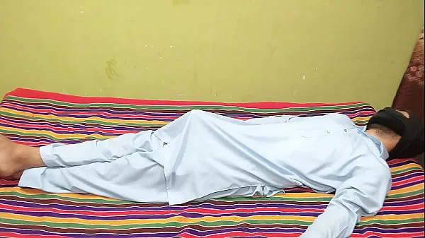 Indian Desi Bhabhi ki Chut ki Aag Bhujai Servant kay Moty Lulay Ny Servant ny Lula Mu mai Dal Diya