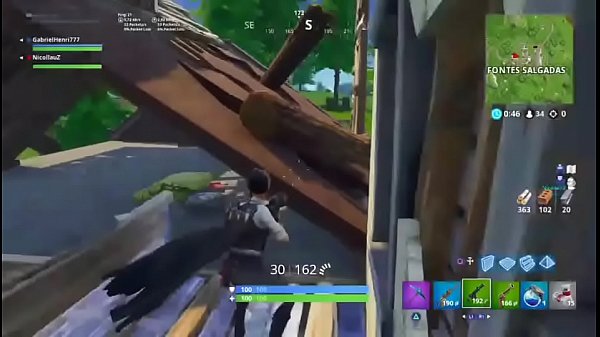 Jogando Fortnite