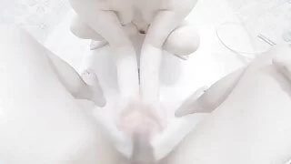 Perverted married woman who is happy to catch it with both hands by peeing